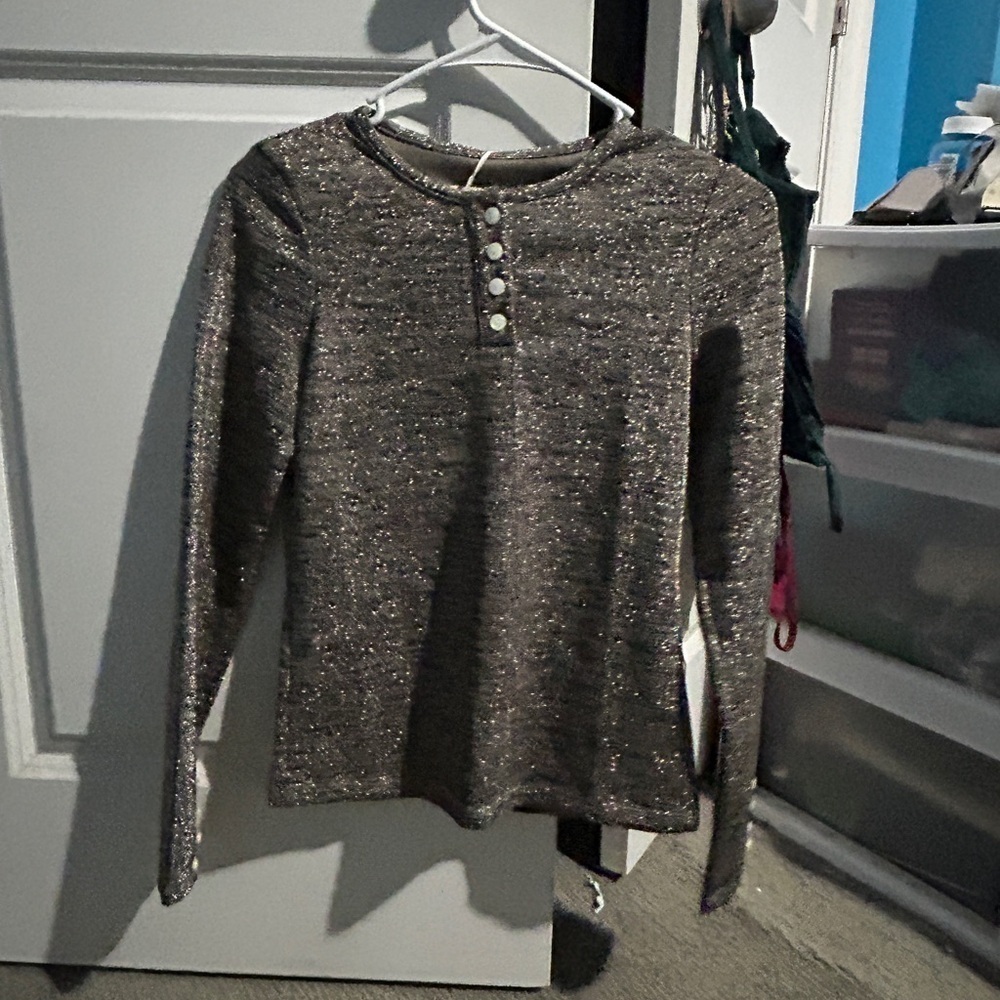 Olivvi gold top Size XS NWT